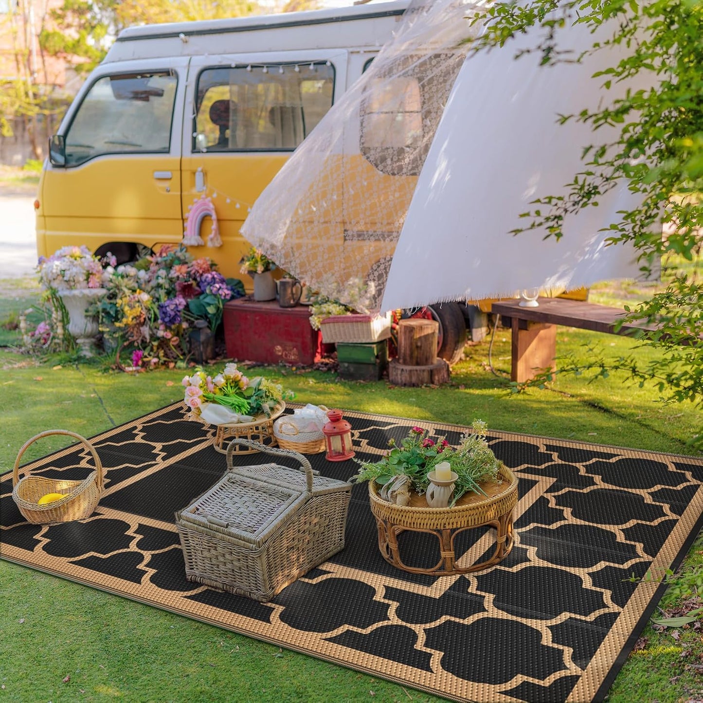 GENIMO Symmetrical Geometric Aesthetic Waterproof Reversible Outdoor Rug Black