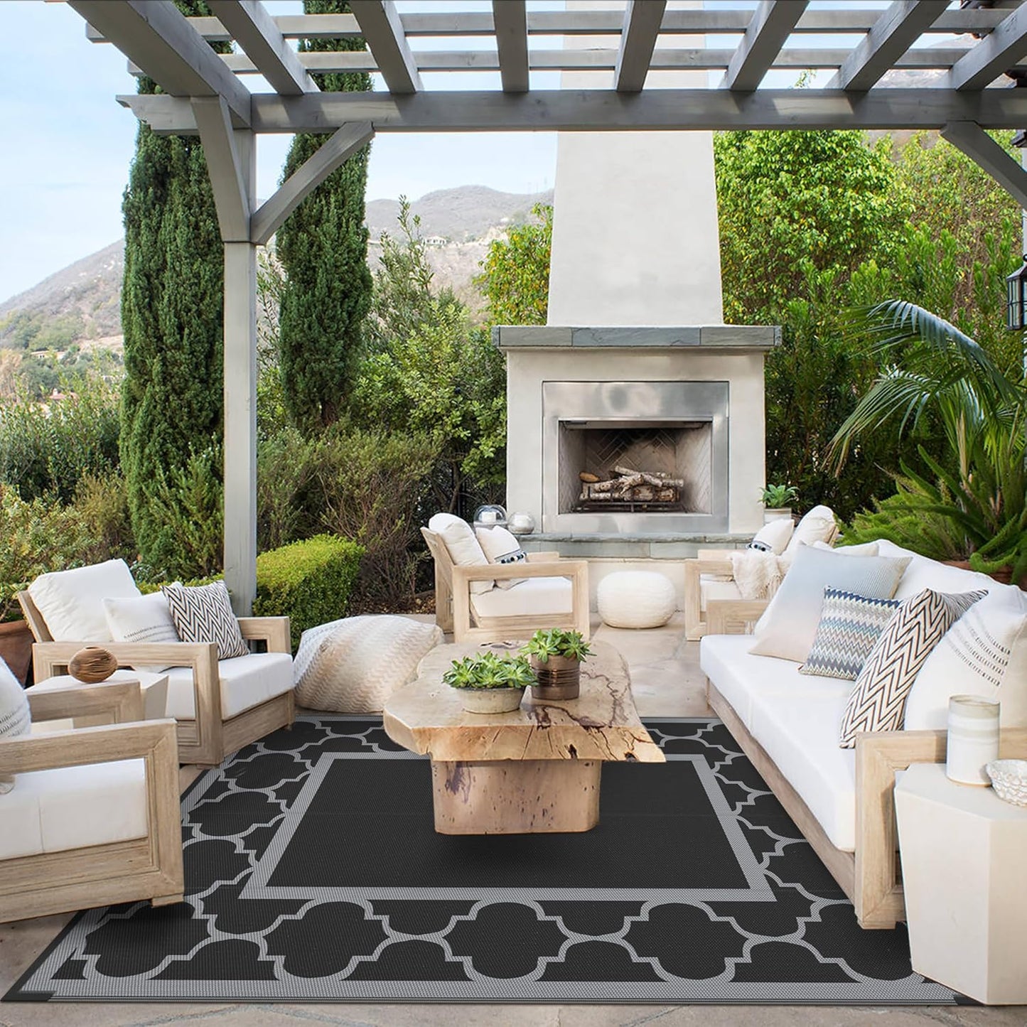 GENIMO Symmetrical Geometric Aesthetic Waterproof Reversible Outdoor Rug Black