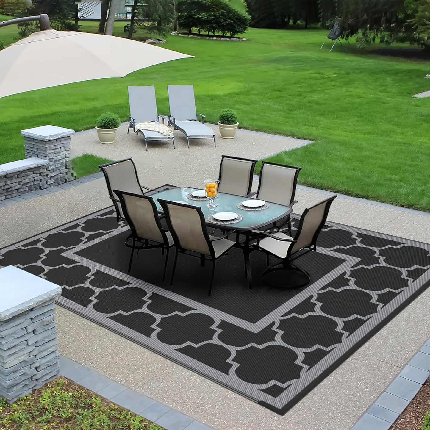 GENIMO Symmetrical Geometric Aesthetic Waterproof Reversible Outdoor Rug Black