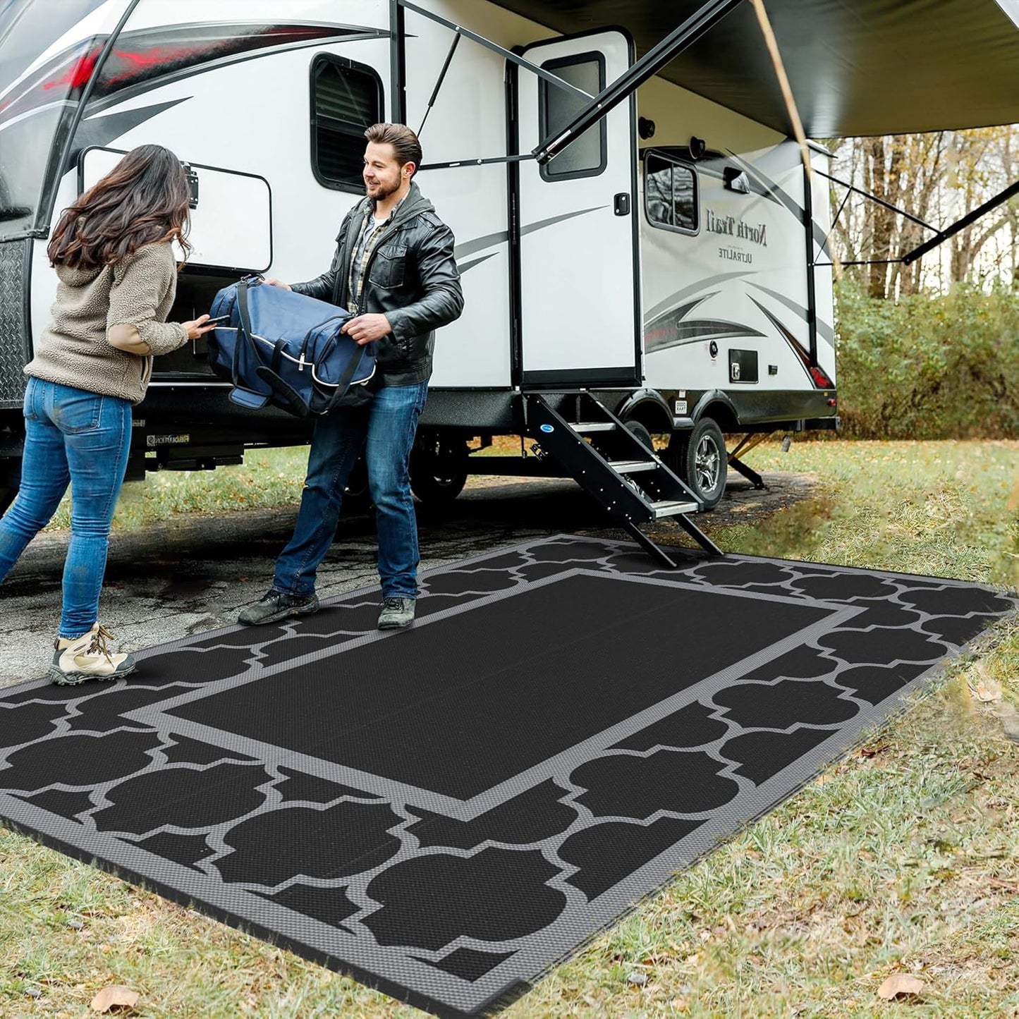 GENIMO Symmetrical Geometric Aesthetic Waterproof Reversible Outdoor Rug Black
