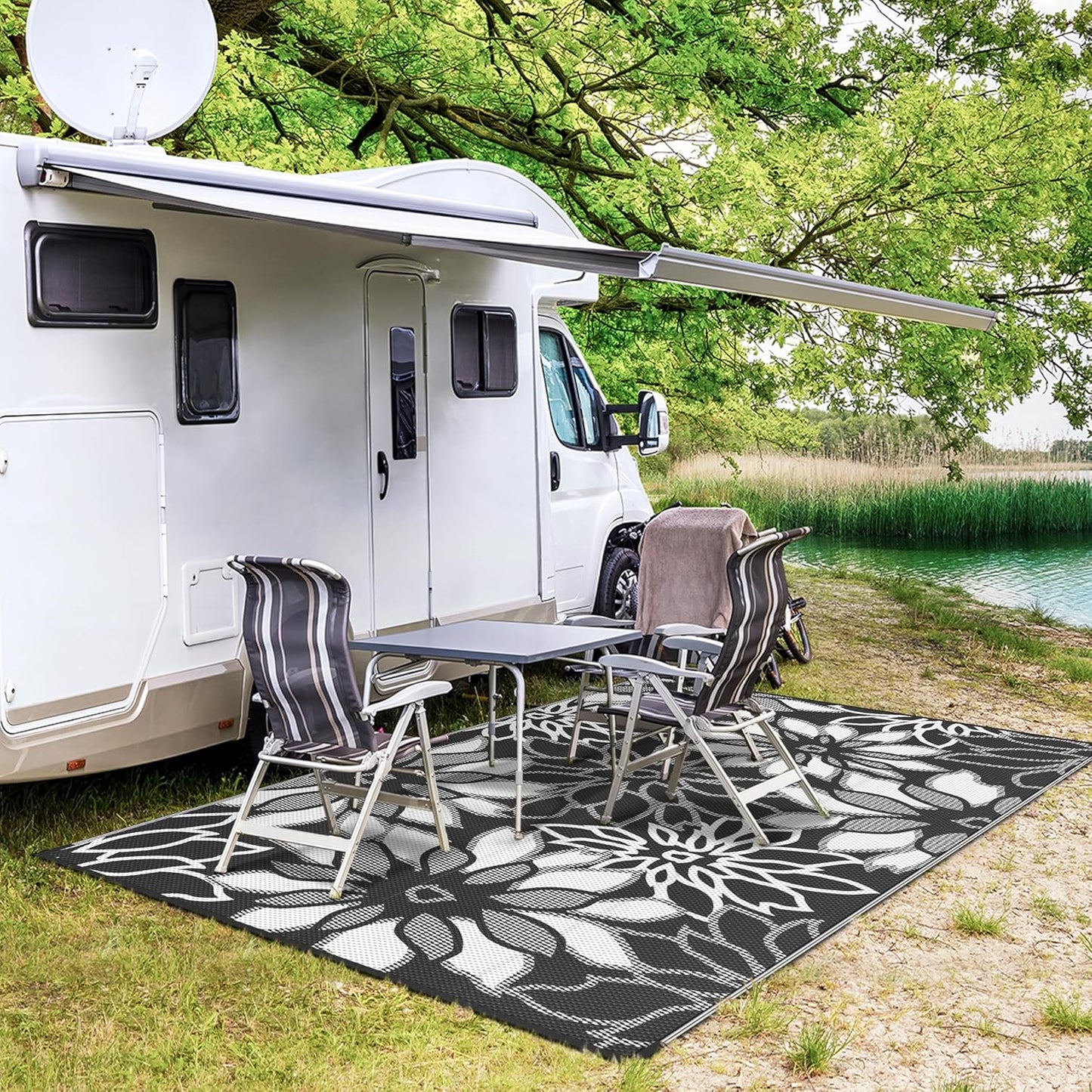 GENIMO Daisy Pattern Reversible Waterproof Outdoor Rug